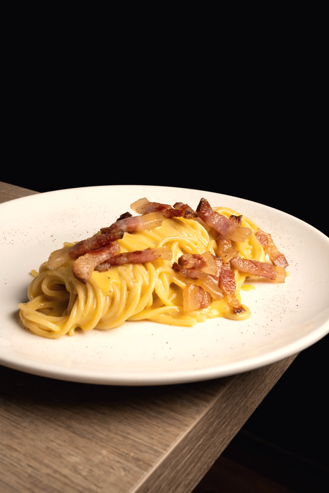 Spaghetti alla carbonara con guanciale e pecorino