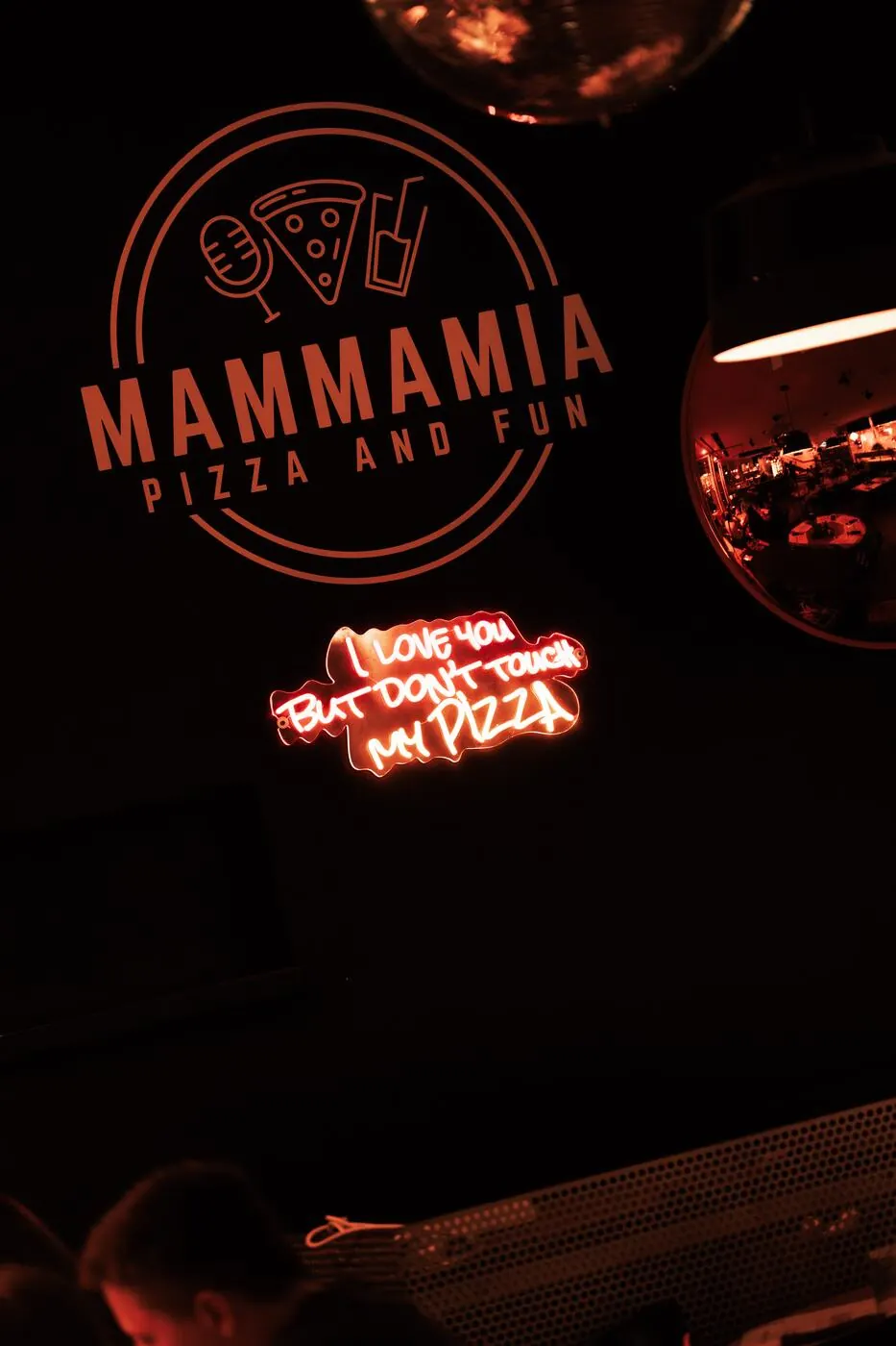 Mammamia neon sign