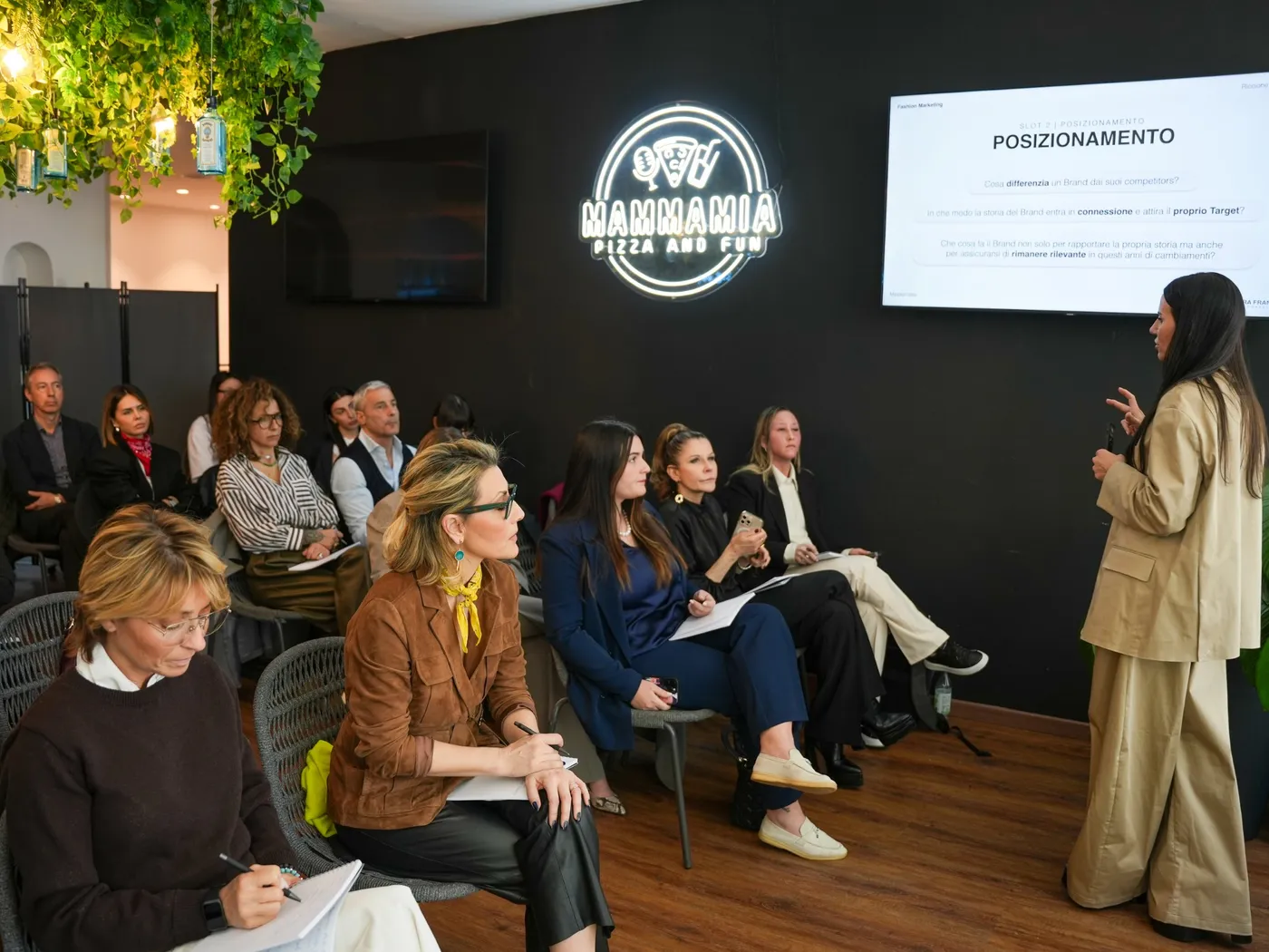 Relatrice e pubblico durante una masterclass nella Social Room