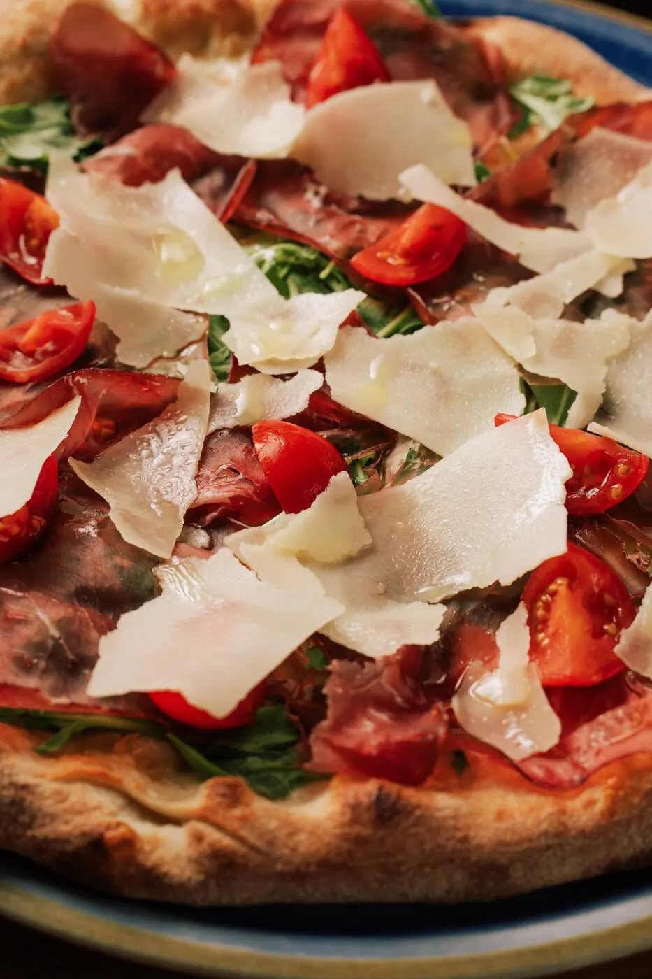 Bresaola and rocket pizza